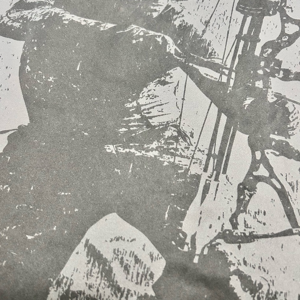 Under Armour Men’s Shirt
Size XL - Picture 2 of 8